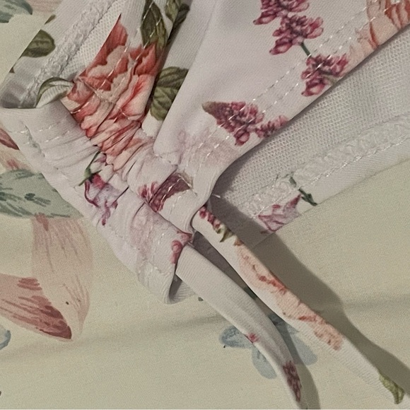 Pink floral bikini - Picture 3 of 5